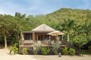 Villa, en face de la plage | Literie de qualité, lit avec matelas en mousse à mémoire