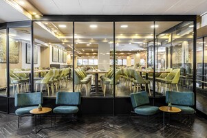 Breakfast and dinner served