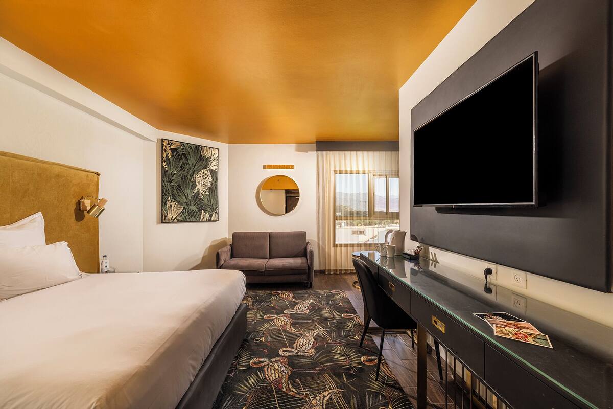Phòng dành cho gia đình | Minibar, két bảo mật tại phòng, bàn, phòng cách âm 