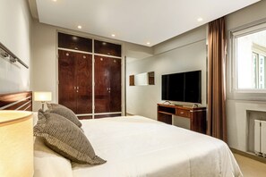 Minibar, in-room safe, iron/ironing board, cots/infant beds