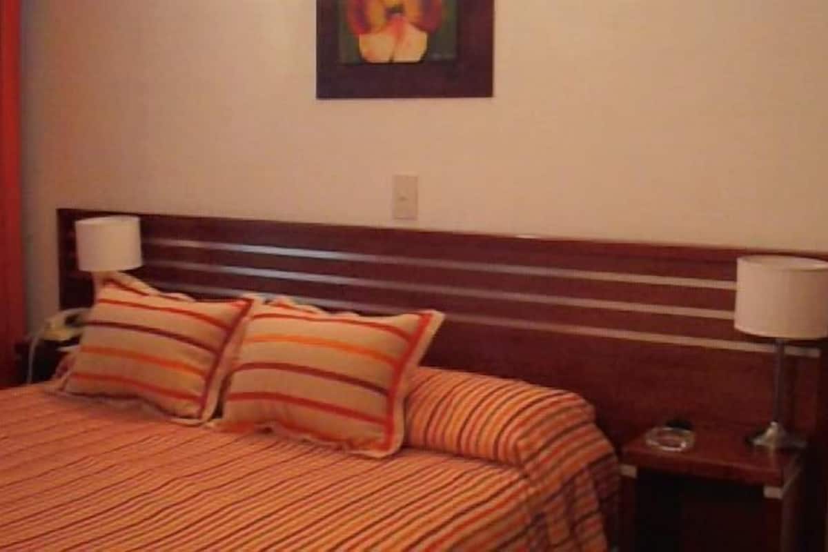 Quarto Casal Standard | Frigobar, cofres nos quartos, ferros/tábuas de passar roupa, berços