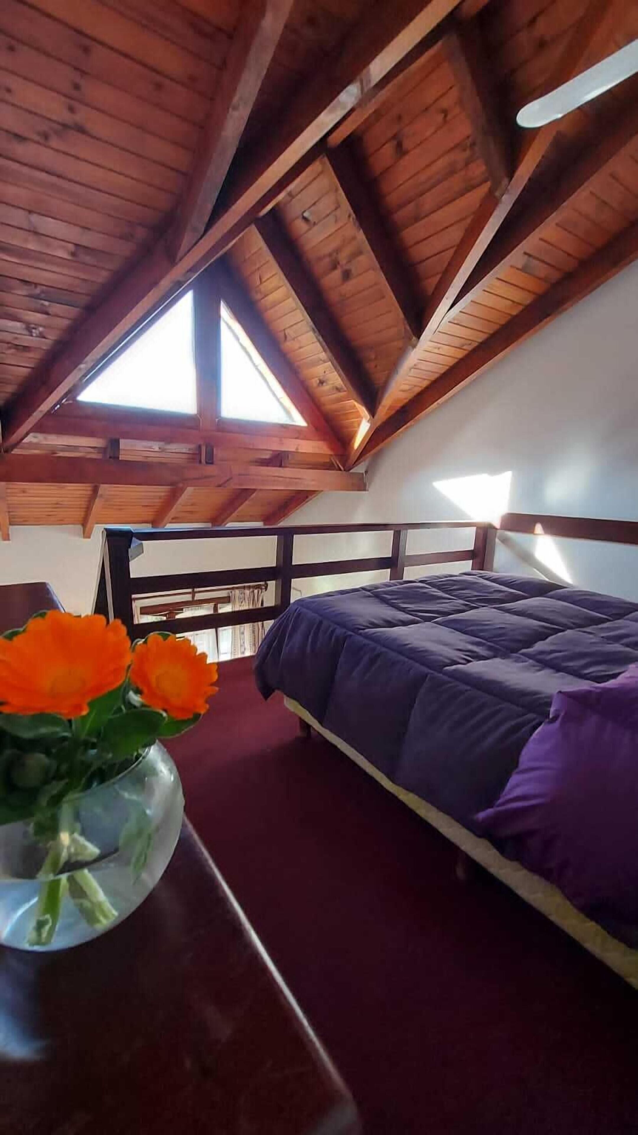 Hypo-allergenic bedding, blackout curtains, free WiFi, bed sheets