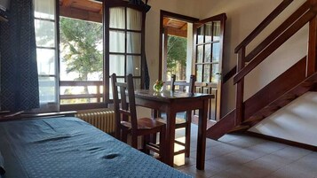 Mini-fridge, microwave, stovetop, coffee/tea maker