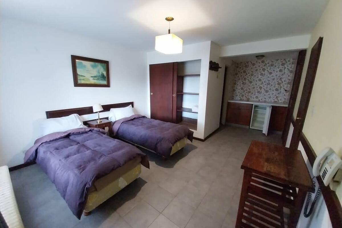 Ropa de cama hipoalergénica, cortinas blackout y wifi gratis