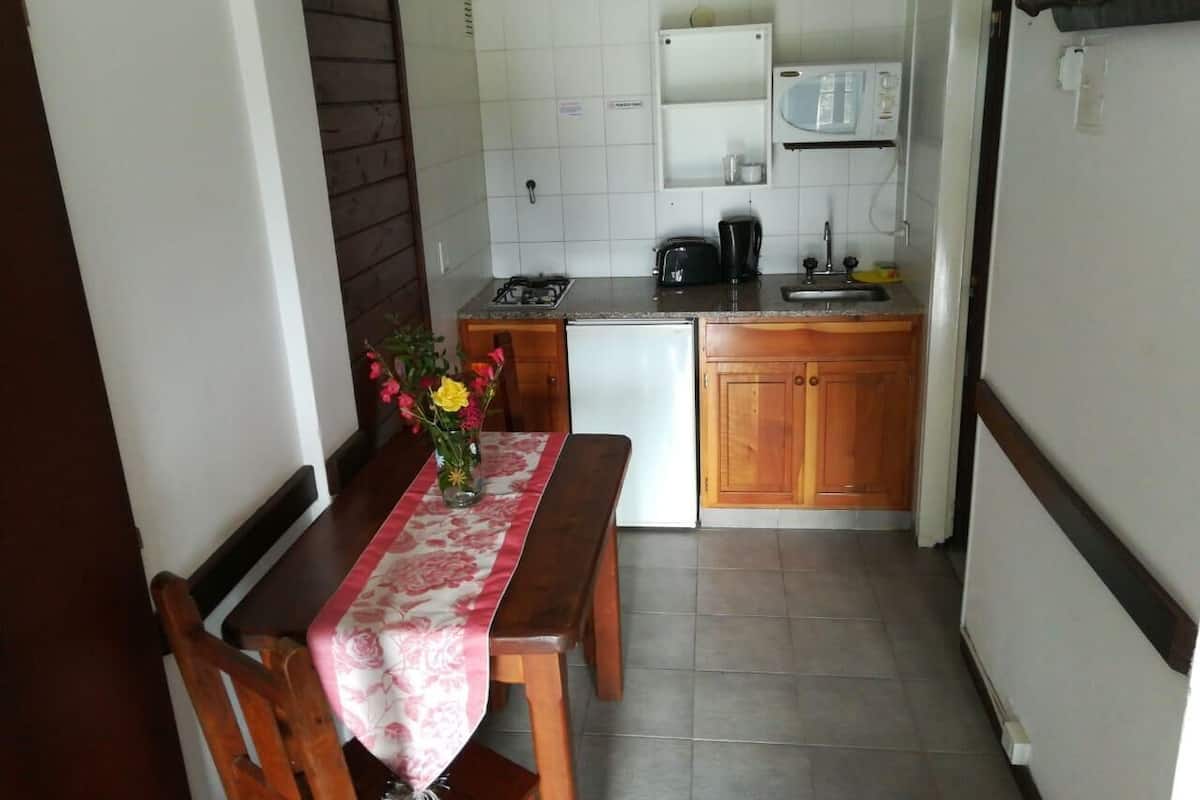 Cozinha privada | Frigobar, micro-ondas, cooktop, cafeteira/chaleira