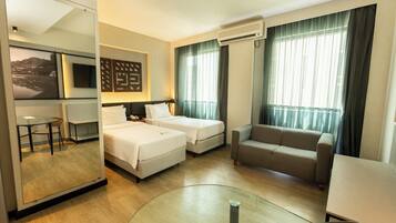 Quarto superior | Frigobar, cofres nos quartos, escrivaninha