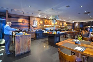 Café da manhã, almoço e jantar