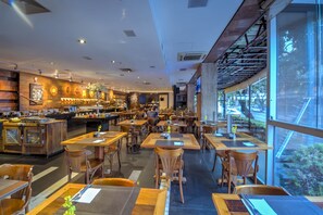 Breakfast, lunch and dinner served - Royal Collection Savassi (Belo Horizonte)