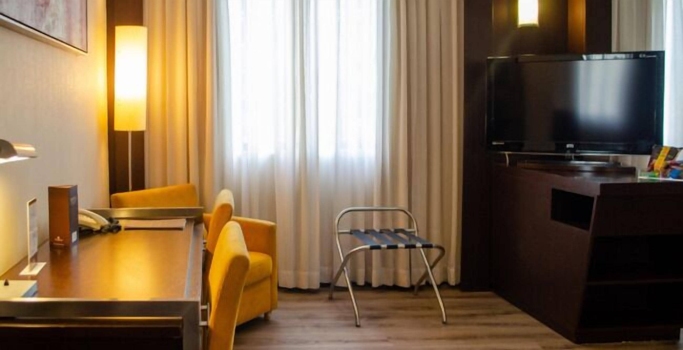 1 bedroom, premium bedding, minibar, in-room safe