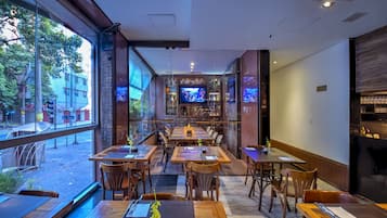 Café da manhã, almoço e jantar
