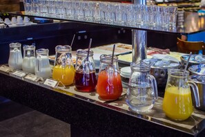Tägliches inbegriffenes kontinentales Frühstück