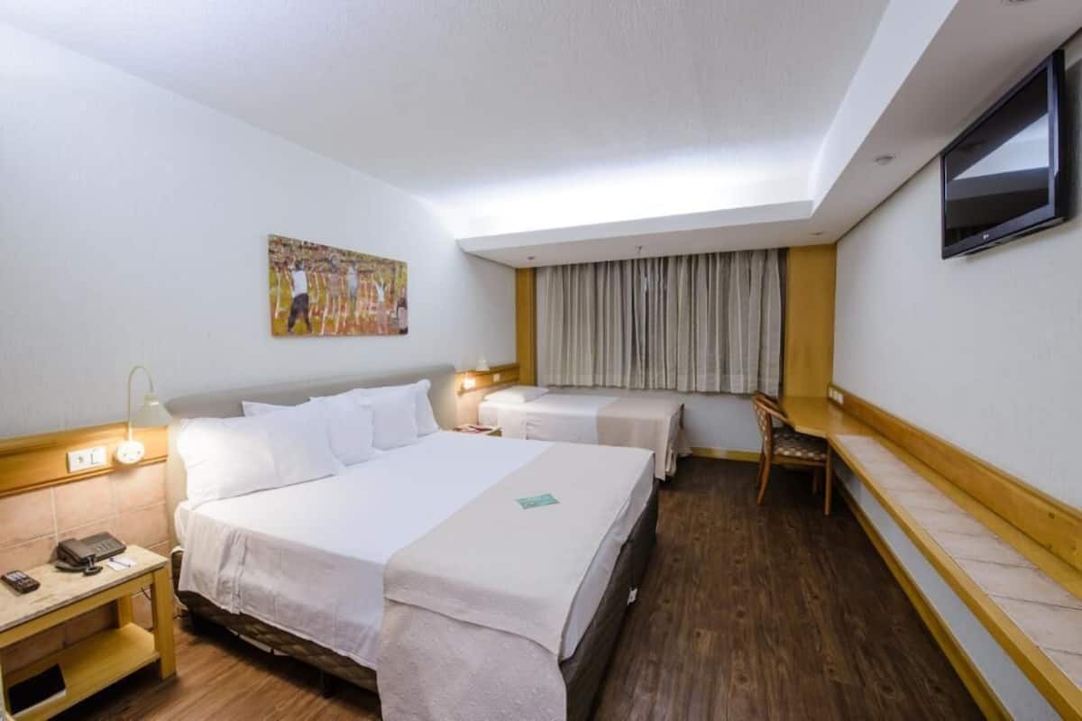 Een minibar, gratis wifi, beddengoed