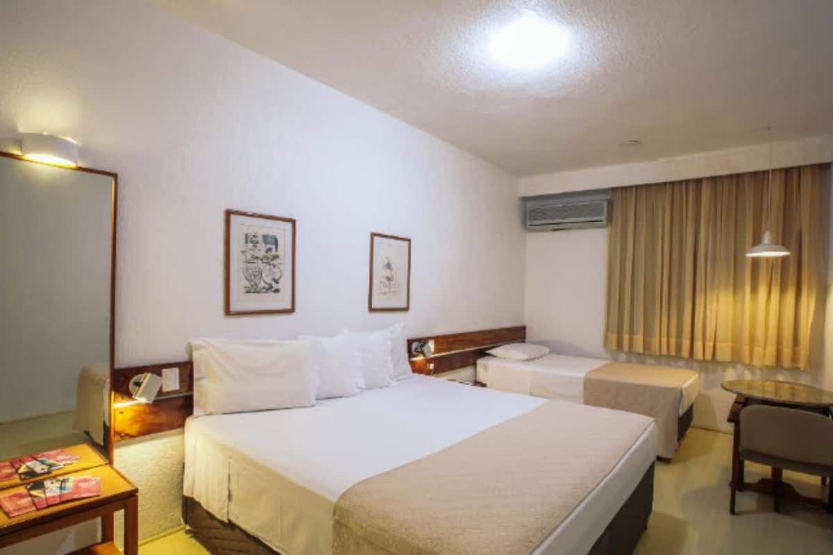 Een minibar, gratis wifi, beddengoed