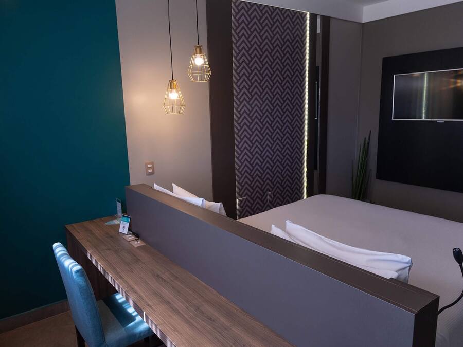 Luxo Superior Casal | Minibar, caja fuerte, escritorio y cortinas opacas