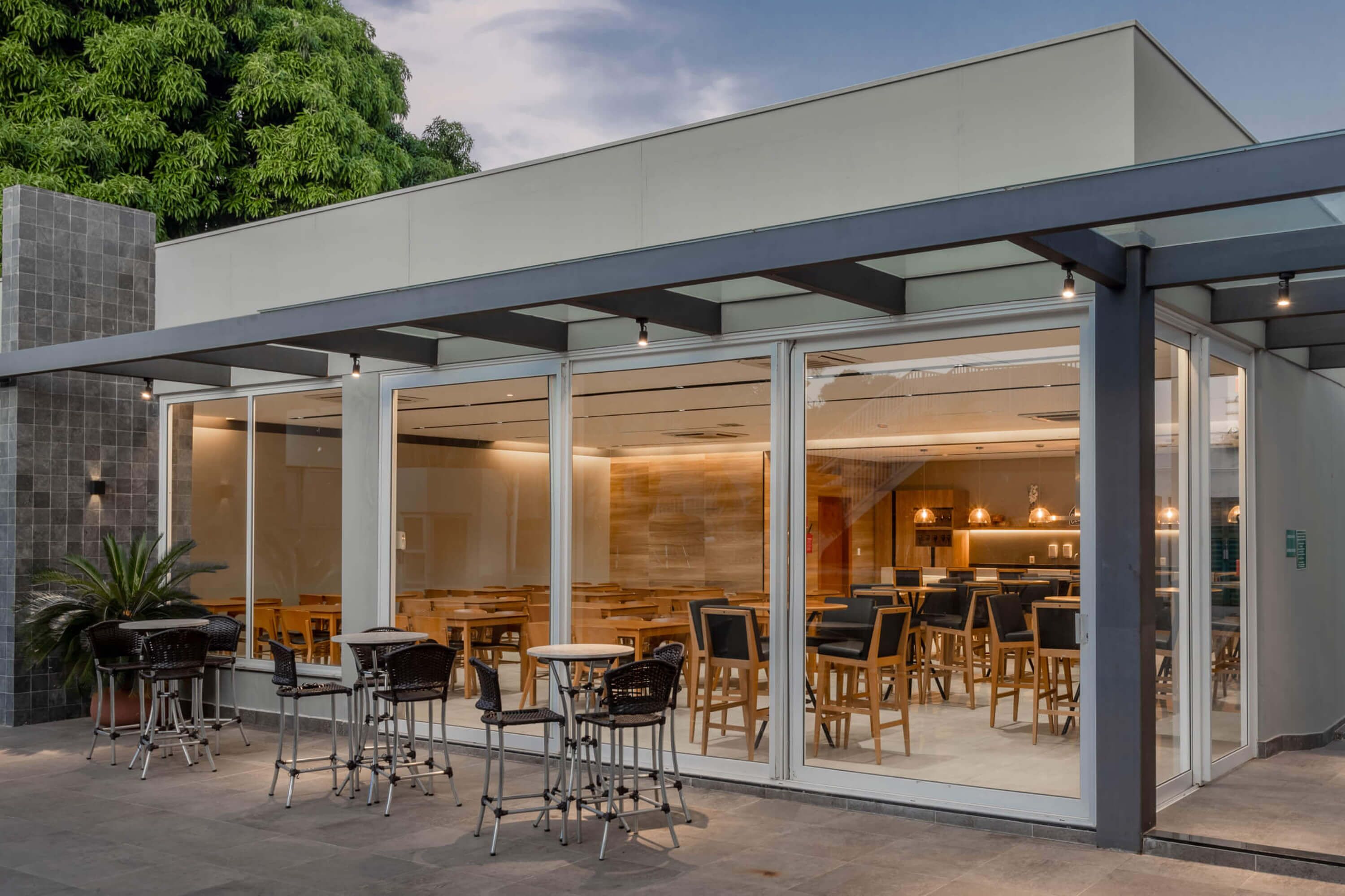 breakfast, lunch and dinner served