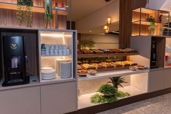 Breakfast, lunch and dinner served - Hotel Deville Prime Cuiabá (Cuiabá)