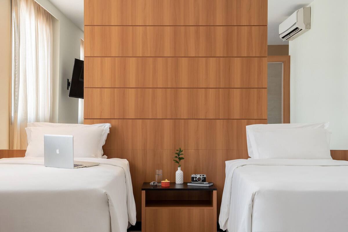 Minibar, coffre-fort, bureau