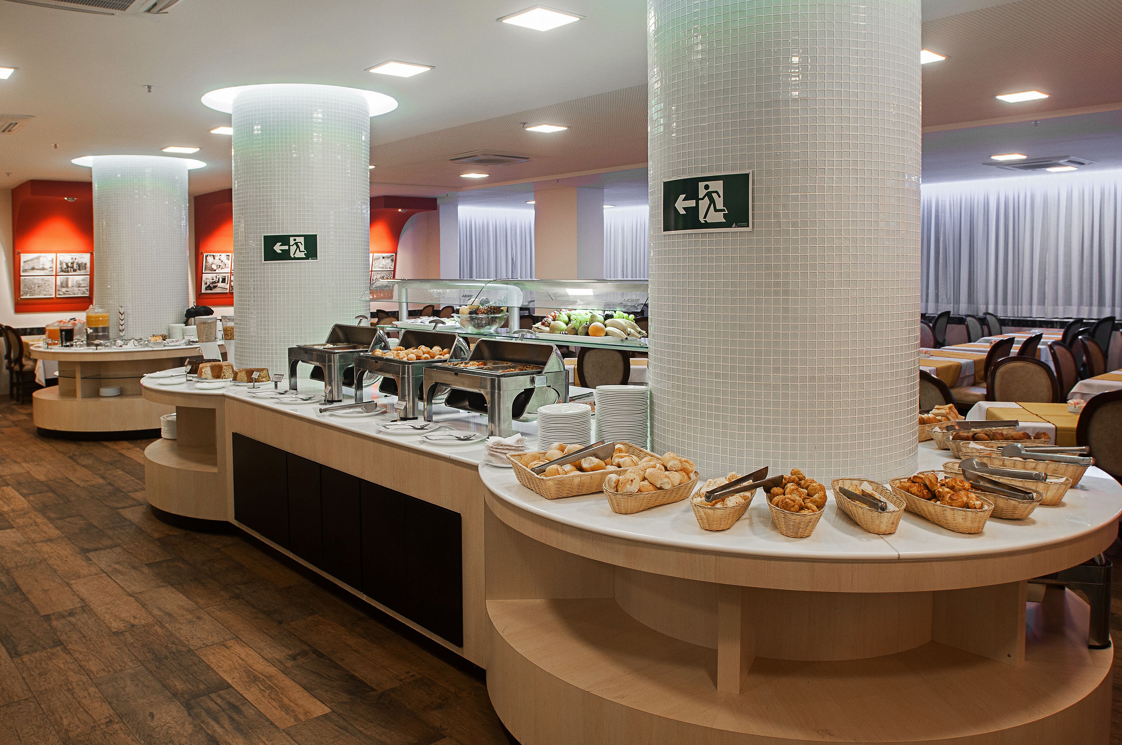 breakfast, lunch, dinner served; international cuisine