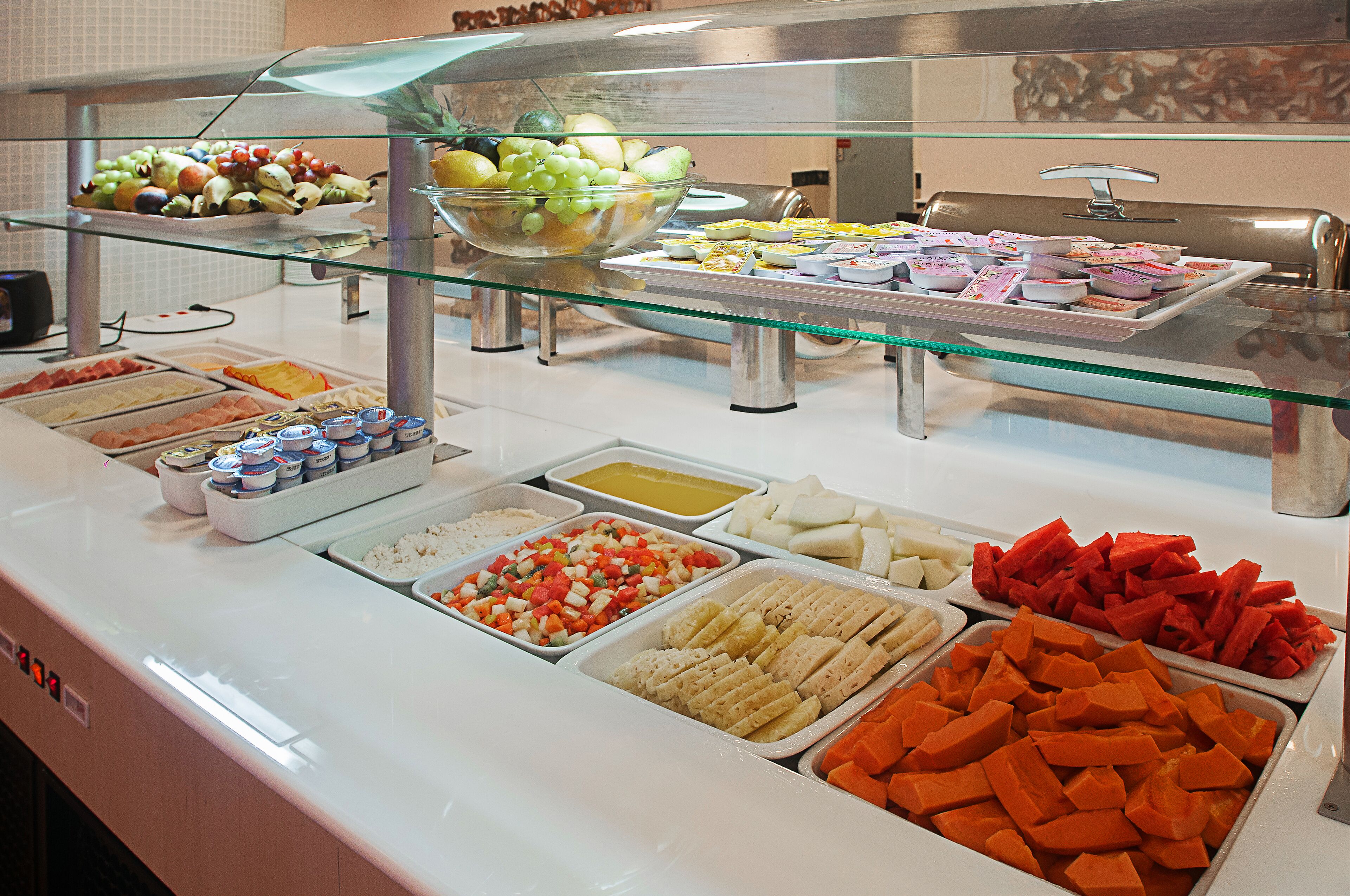 breakfast, lunch, dinner served; international cuisine