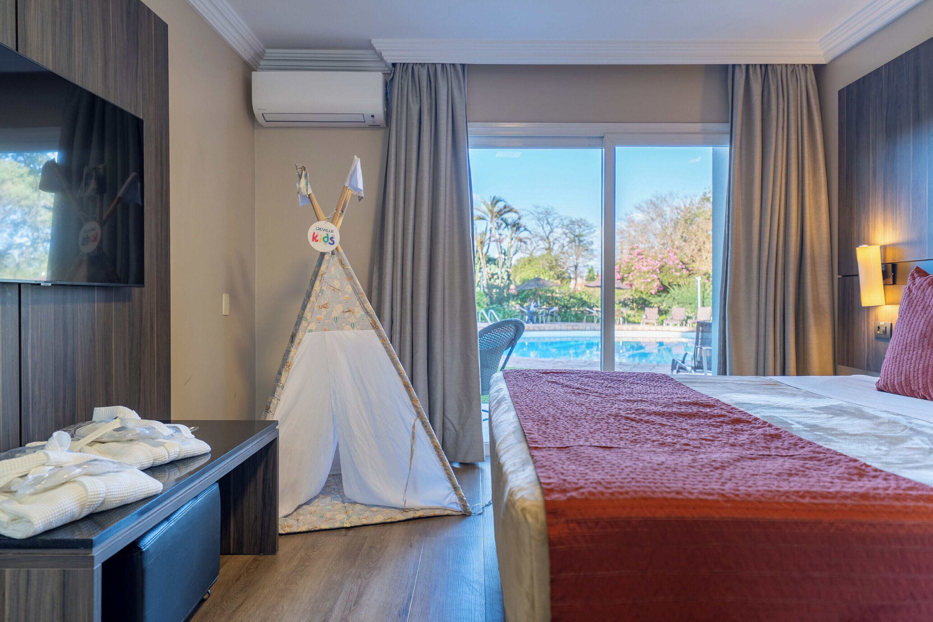 Deluxe Double Room | Minibar, in-room safe, desk, laptop workspace