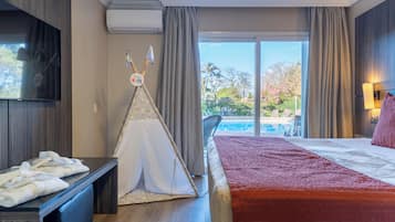 Deluxe Double Room | Minibar, in-room safe, desk, laptop workspace