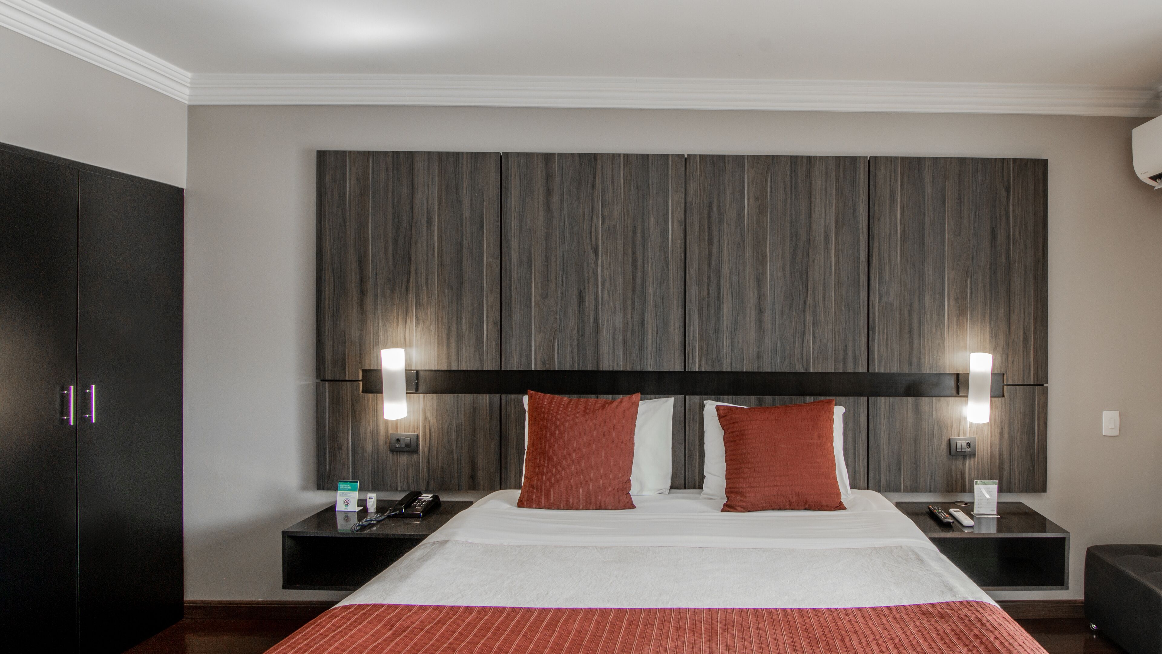 deluxe double room | minibar, in-room safe, desk, laptop workspace