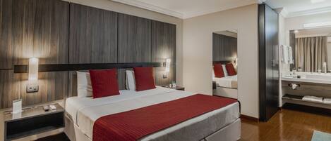 Minibar, in-room safe, desk, laptop workspace