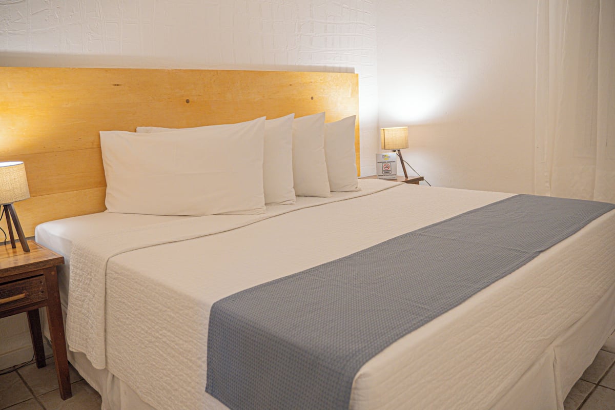 CHALE LUXO VISTA JARDIM | Peralatan tempat tidur premium, bar mini, peti besi dalam bilik