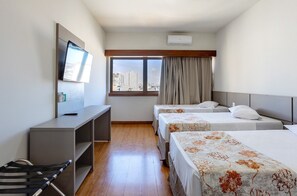 Standard Triple Room, 3 Single Beds | Desk, blackout curtains, free WiFi, bed sheets - Hotel Nacional Inn Belo Horizonte (Belo Horizonte)