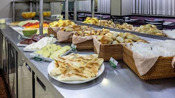Daily buffet breakfast (BRL 50 per person)