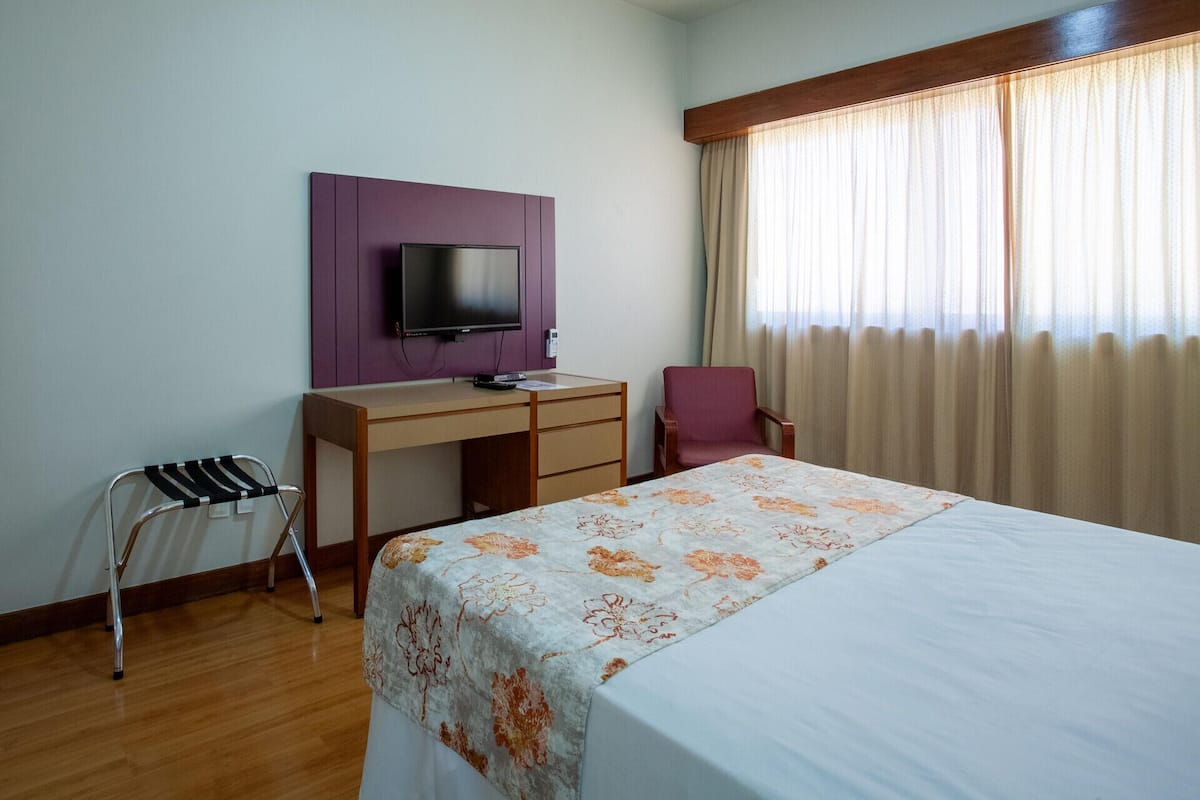 1 bedroom, desk, blackout curtains, free WiFi