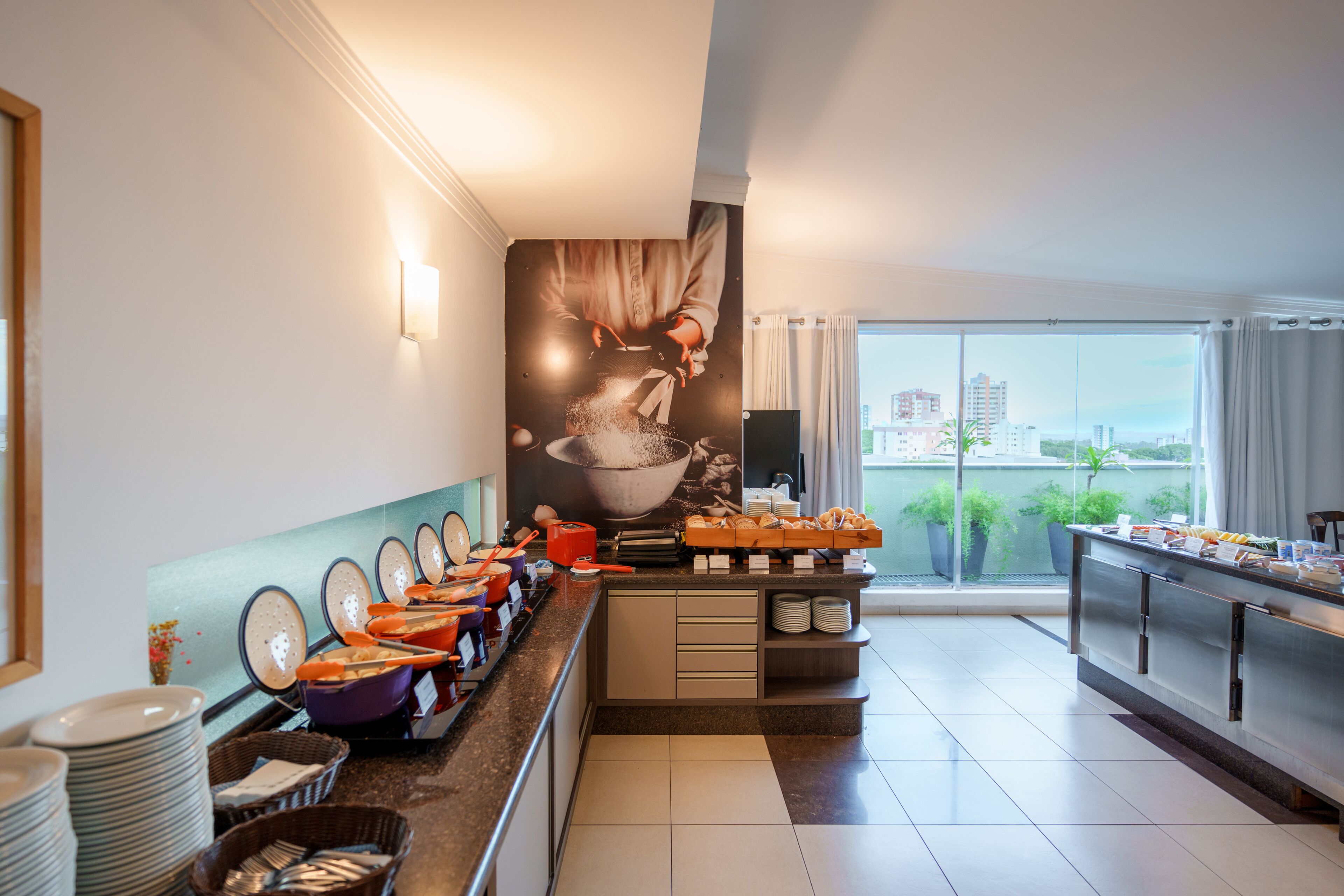 Daily buffet breakfast (BRL 45 per person)