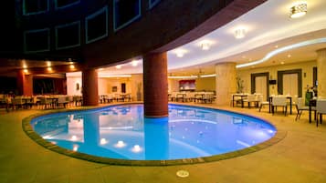 Outdoor pool, pool loungers