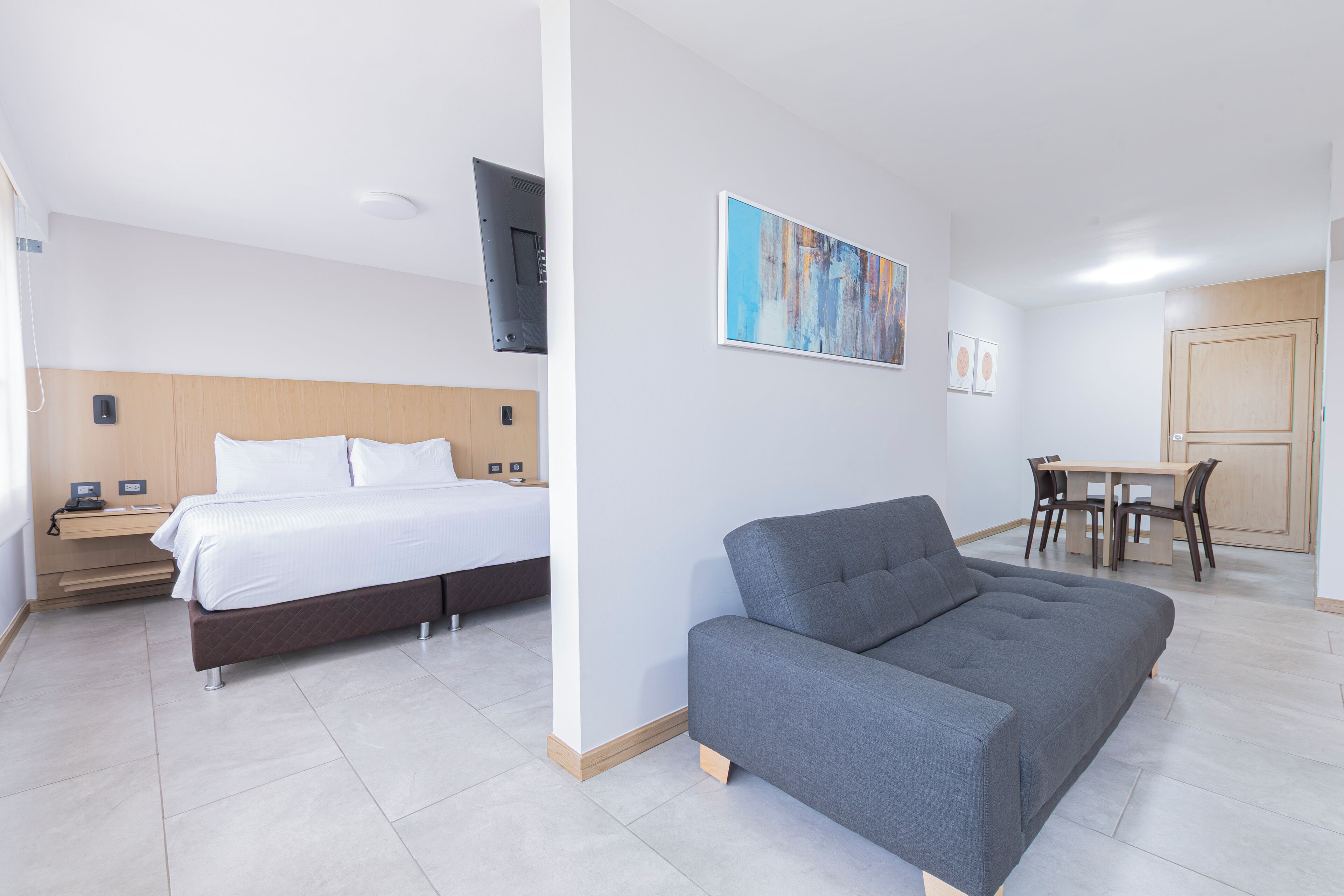 Suite Superior | Minibar, safe på rommet, skrivebord og lydisolert