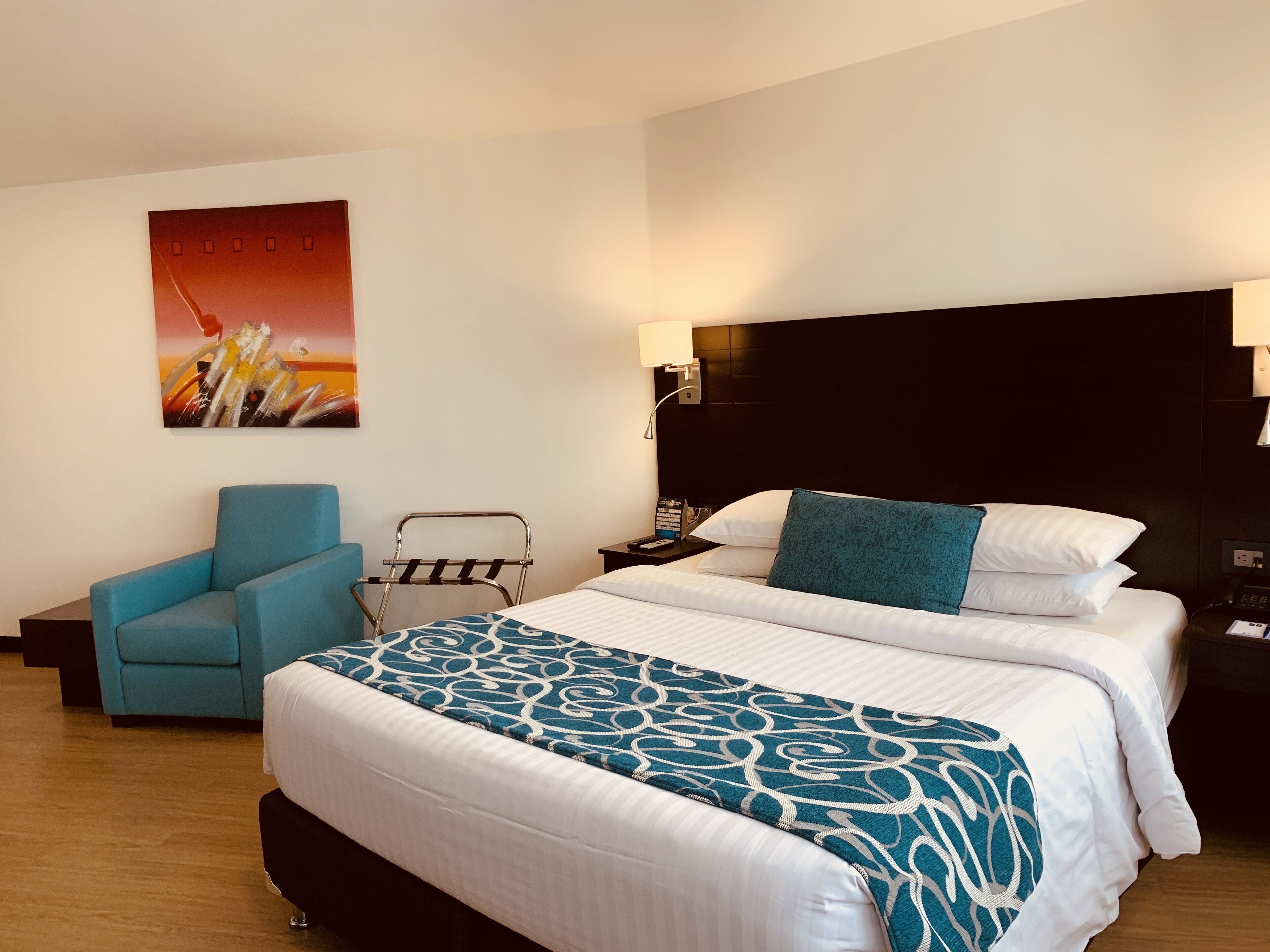 standard room, 1 double bed | 1 bedroom, minibar, in-room safe, desk