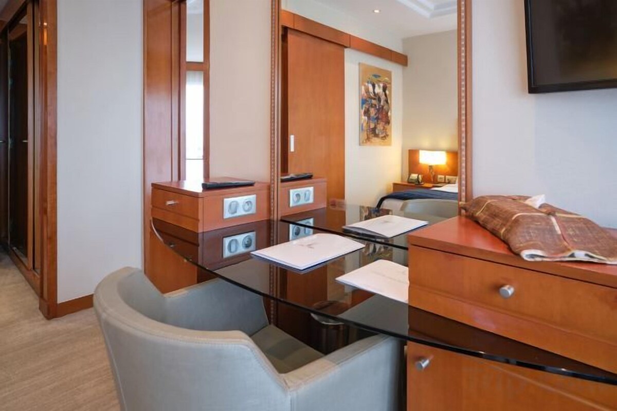 Premium bedding, pillowtop beds, minibar, in-room safe
