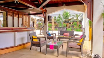 Bar en la piscina