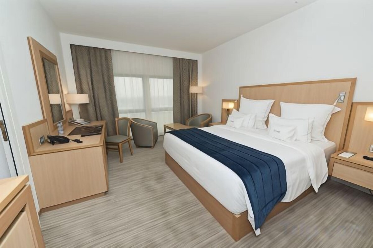 Premium bedding, pillow-top beds, minibar, in-room safe