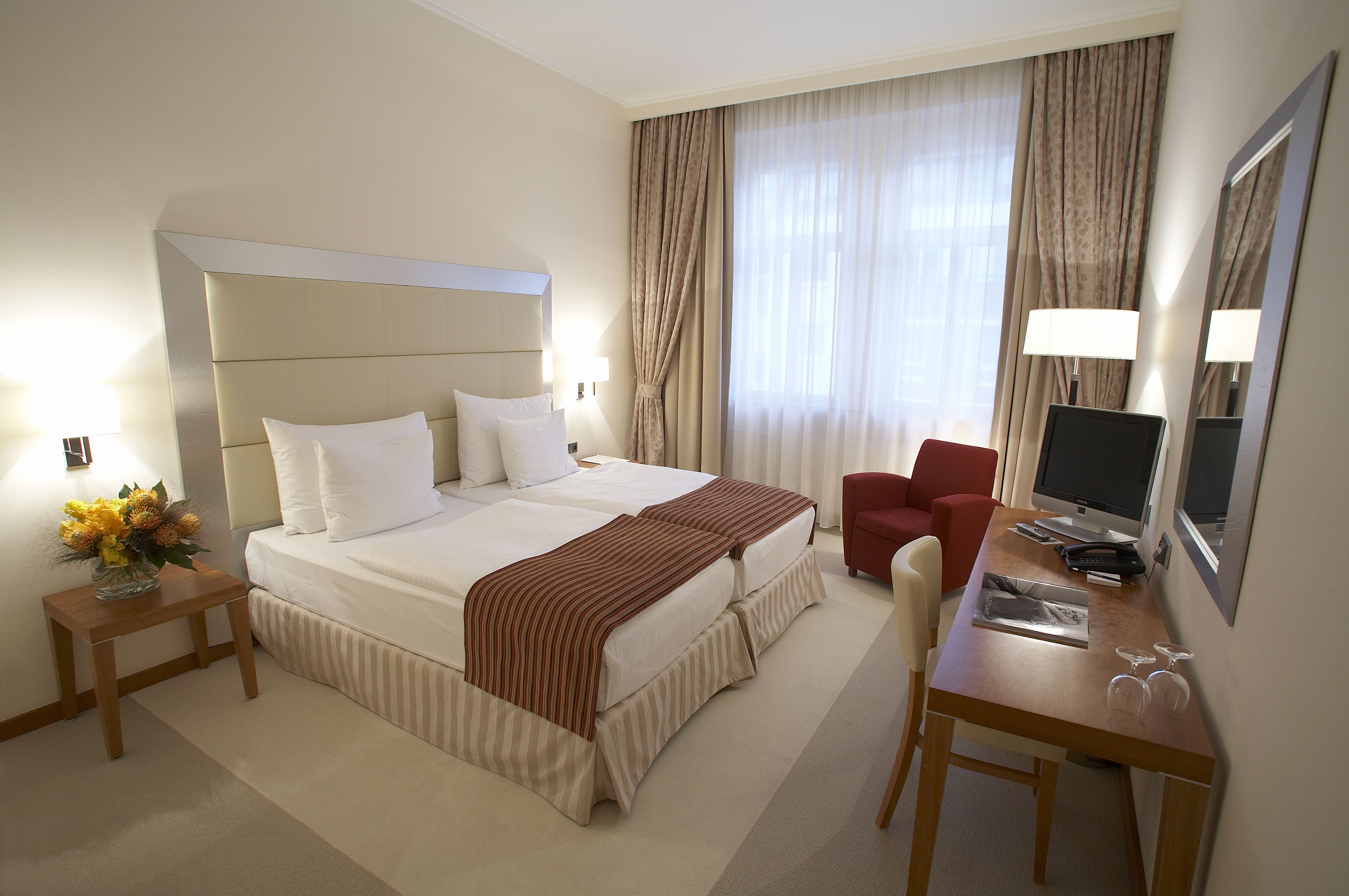 1 bedroom, hypo-allergenic bedding, minibar, in-room safe