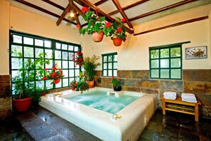 Bañera de hidromasaje interior