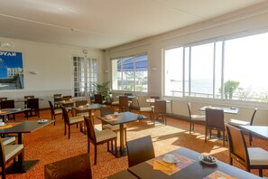 Frokostbuffé hver dag (EUR 18 per person)