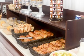 Tägliches Frühstücksbuffet gegen Gebühr
