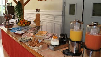 Petit déjeuner buffet servi tous les jours en supplément