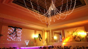 A banquet hall with a high ceiling, chandeliers, and tables set for a formal event. - Inter Hotel Bristol (Aix-les-Bains)