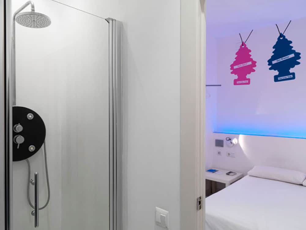 chic&basic Tallers Hostel by null