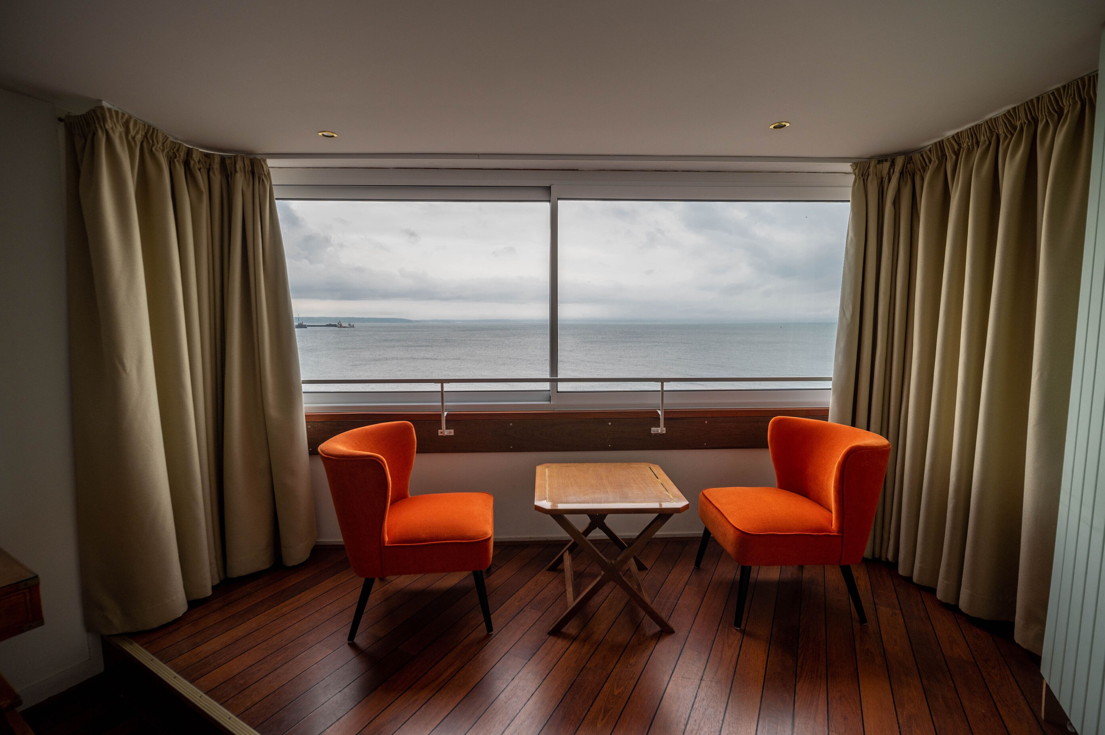 Chambre Confort, vue sur la mer | Literie de qualité, coffre-fort, bureau