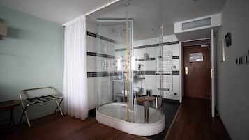 Superior-Zimmer, Meerblick | Badezimmer | Kostenlose Toilettenartikel, Haartrockner, Bademäntel, Handtücher