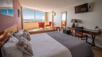 Comfort kamer, uitzicht op zee | 1 slaapkamer, luxe beddengoed, een kluis op de kamer, een bureau