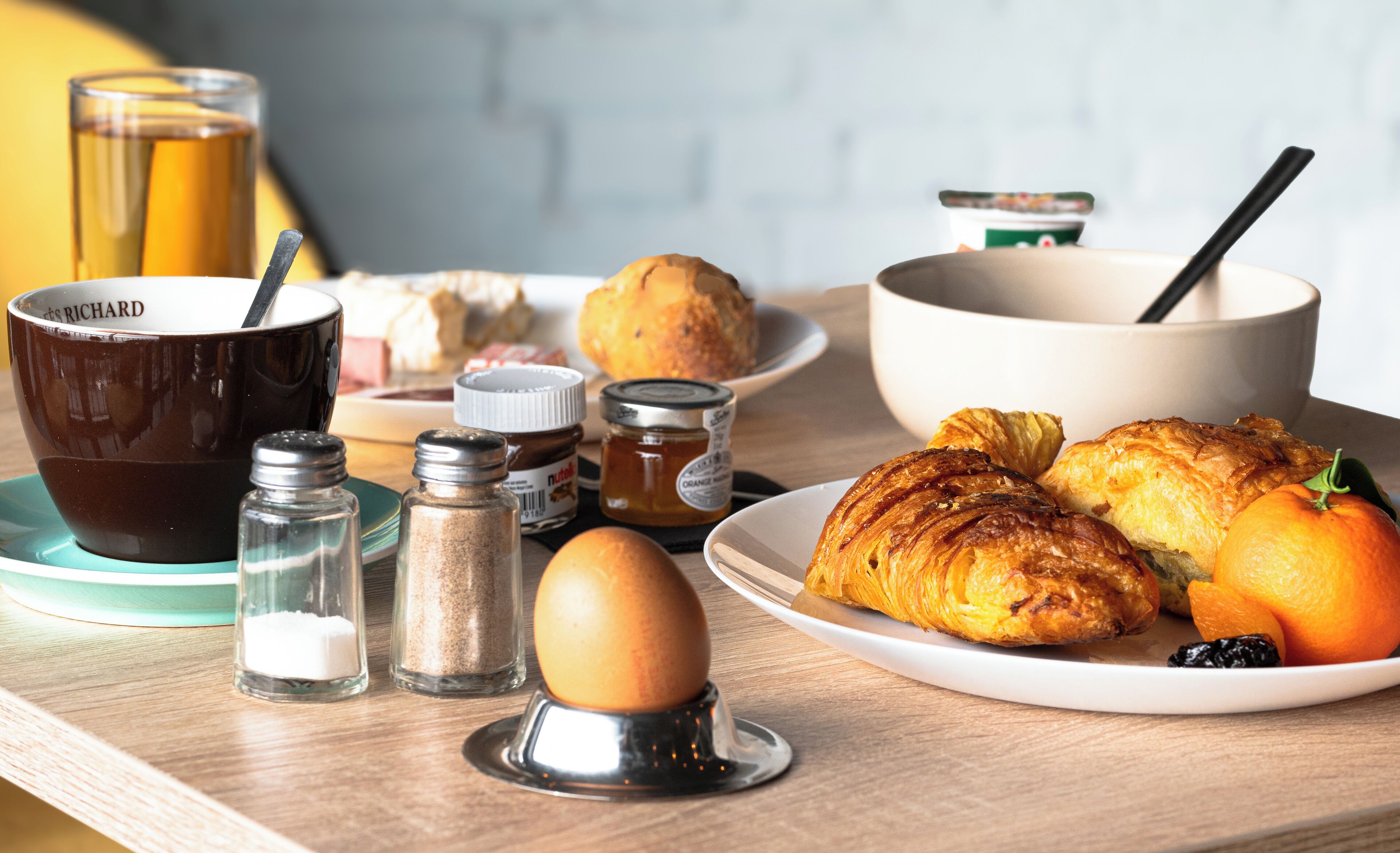 Daily buffet breakfast (EUR 13.9 per person)