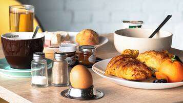 Daily buffet breakfast (EUR 13.9 per person)